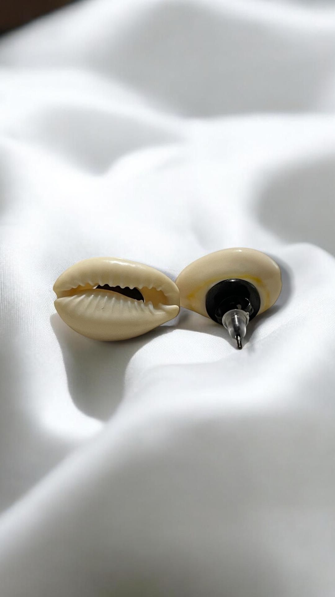 KULTURE Cowrie Shell Stud Earrings - Image 3