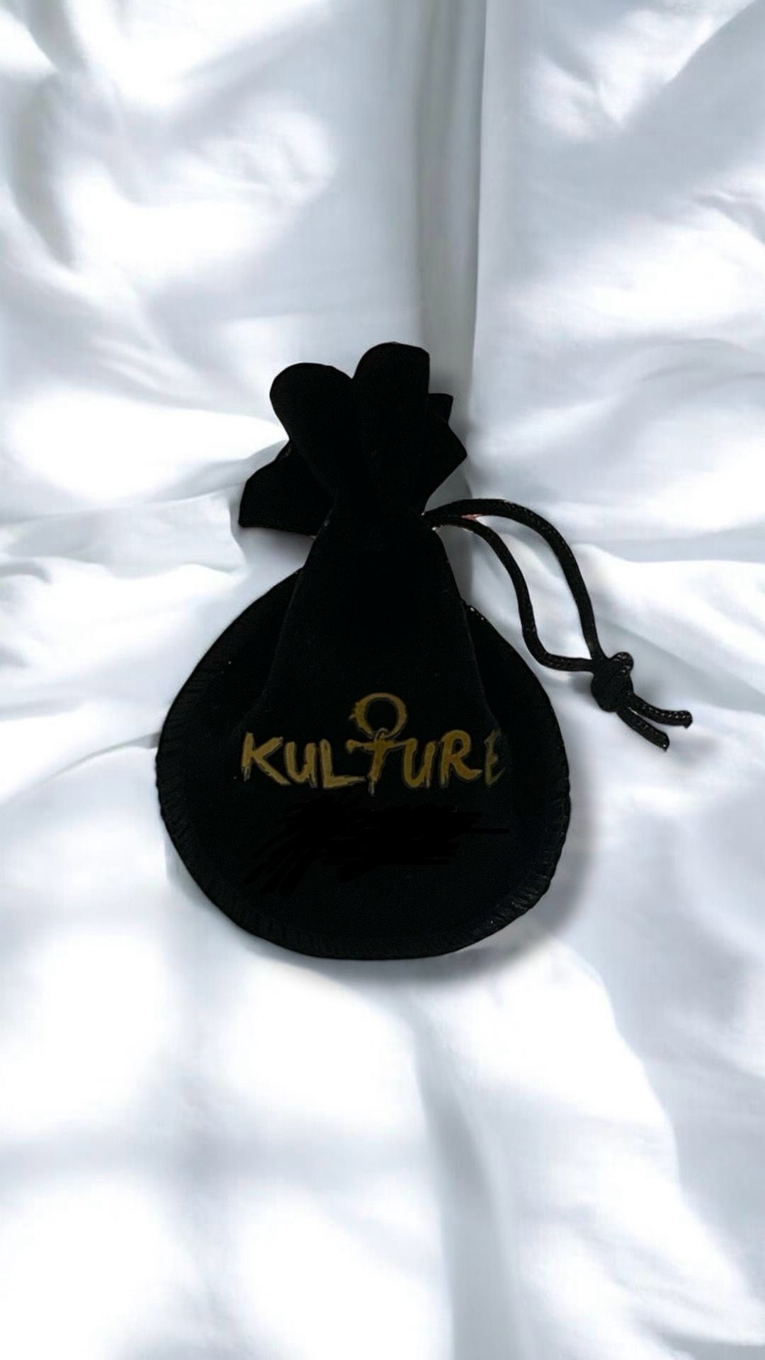 KULTURE Cowrie Shell Stud Earrings - Image 5